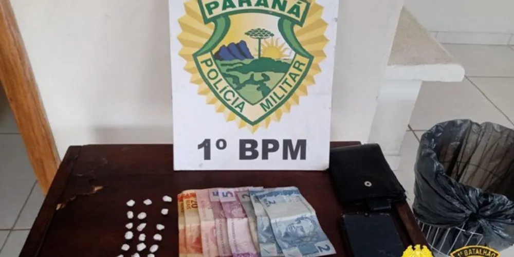 Rapaz de 19 anos foi flagrado com drogas e dinheiro que seria produto do tráfico