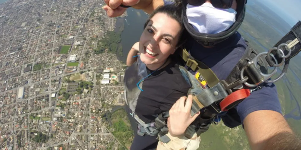 Segundo Rafisa, queda livre durou cerca de 30 segundos antes da abertura do paraquedas