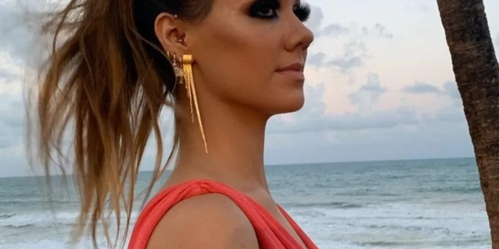 Ela foi encontrada morta em casa