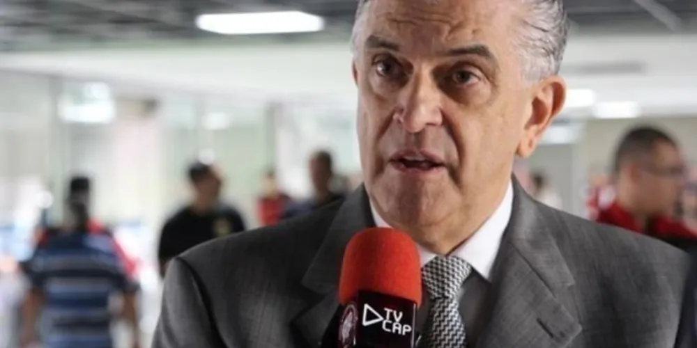 "Não me façam me arrepender pelo que fiz para esse time de bairro", disparou Mário Celso Petraglia nas redes sociais