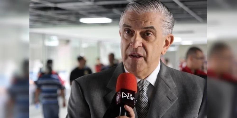 "Não me façam me arrepender pelo que fiz para esse time de bairro", disparou Mário Celso Petraglia nas redes sociais