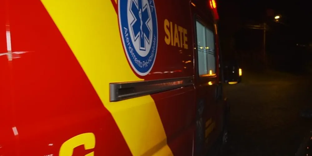 Vítima tinha lesões no rosto e na cabeça e precisou ser levada ao hospital