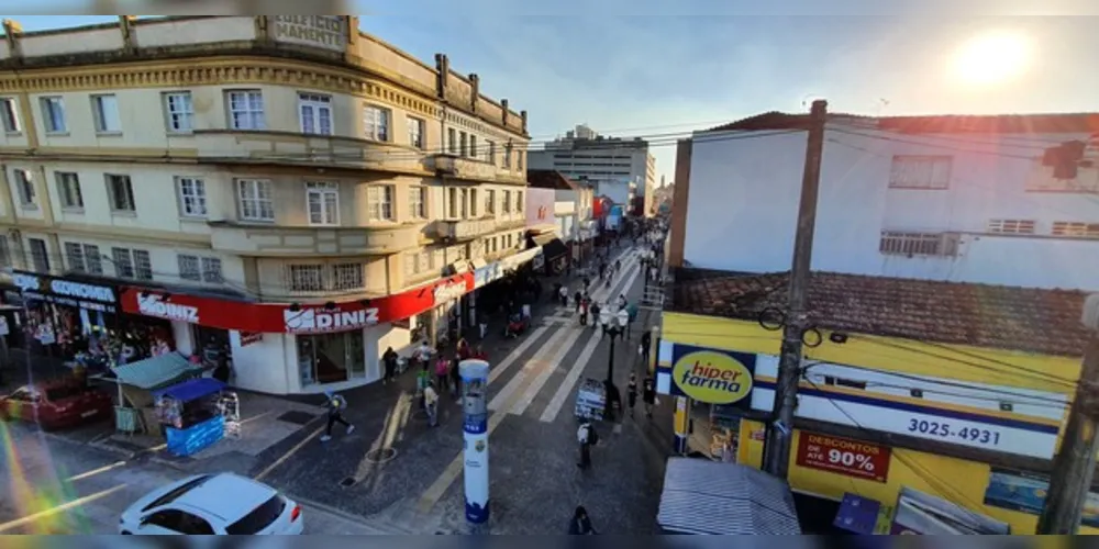 Lojas do comércio de rua poderão voltar a abrir das 9h às 19 horas em Ponta Grossa