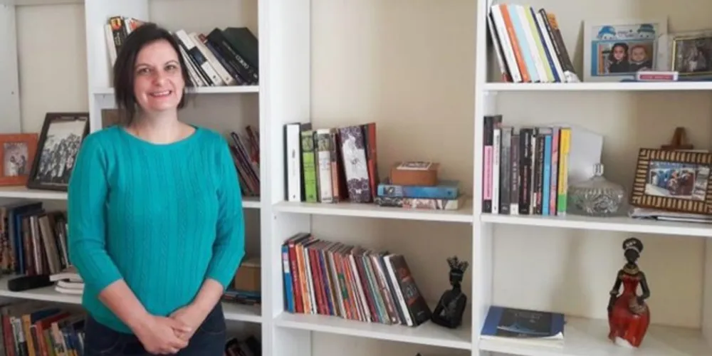 O livro foi lançado pela editora Bindi, do Rio de Janeiro e tem a possibilidade de ser baixado gratuitamente pelo site da editora.