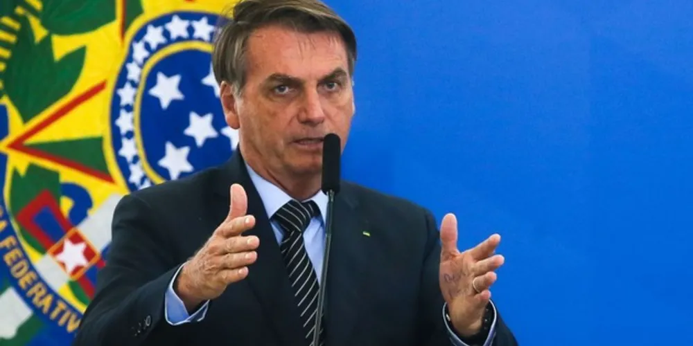 Bolsonaro disse que qualquer vacina precisa ter comprovação científica e ser aprovada pela Agência Nacional de Vigilância Sanitária (Anvisa) e que não fará isso "a toque de caixa".