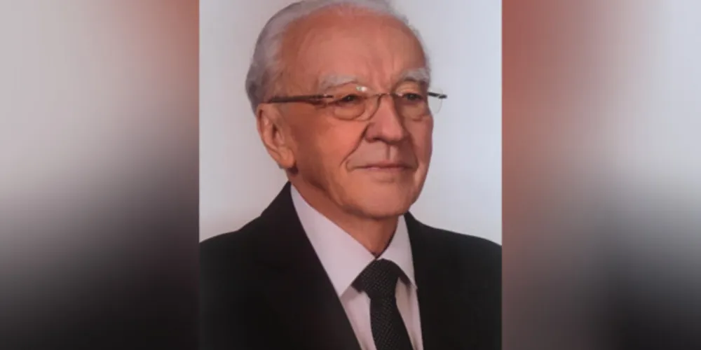 FELICITAÇÕES - O Diretor Presidente do Grupo Torre Blanca,  Hilário Devicchi  receberá as felicitações pela passagem de seu aniversário nesta quarta-feira  (21). Da coluna RC os votos de alegrias e realizações