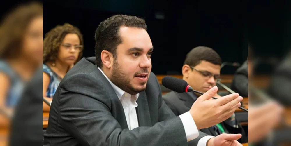 “É cada um com a sua bandeirinha e ninguém quer pensar na razoabilidade", aponta o parlamentar