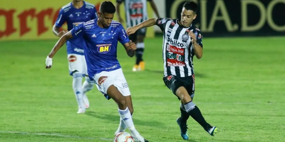 Em uma apresentação apagada, Fantasma criou poucas chances e o estreante Felipão conseguiu a primeira vitória no comando da Raposa