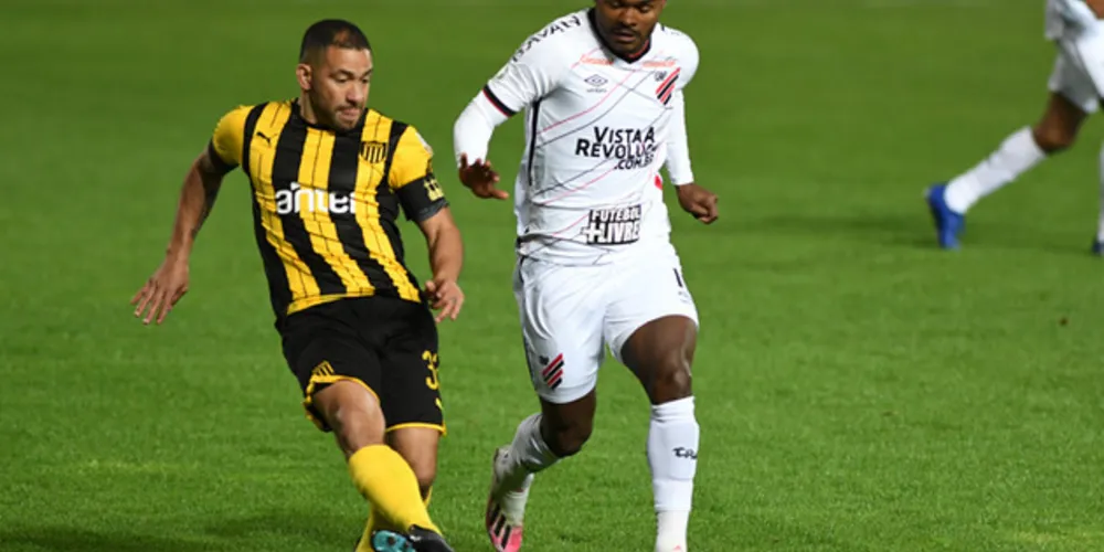 Imagem ilustrativa da imagem Athletico perde para o Peñarol e passa em 2º na Libertadores