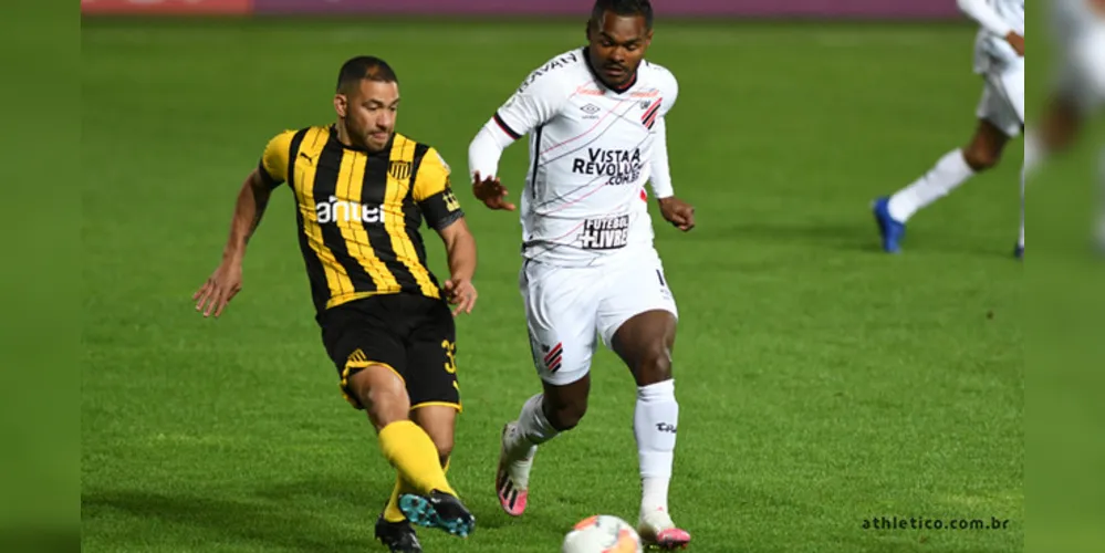 Imagem ilustrativa da imagem Athletico perde para o Peñarol e passa em 2º na Libertadores
