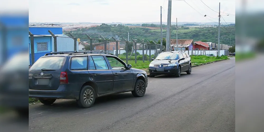 Motorista abandonou carro no local e fugiu antes da chegada da PM