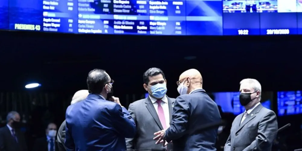 A relatora da matéria, senadora Kátia Abreu (PP-TO), disse que os recursos se destinam a ajudar pequenas empresas que têm pouco acesso aos sistemas bancários.