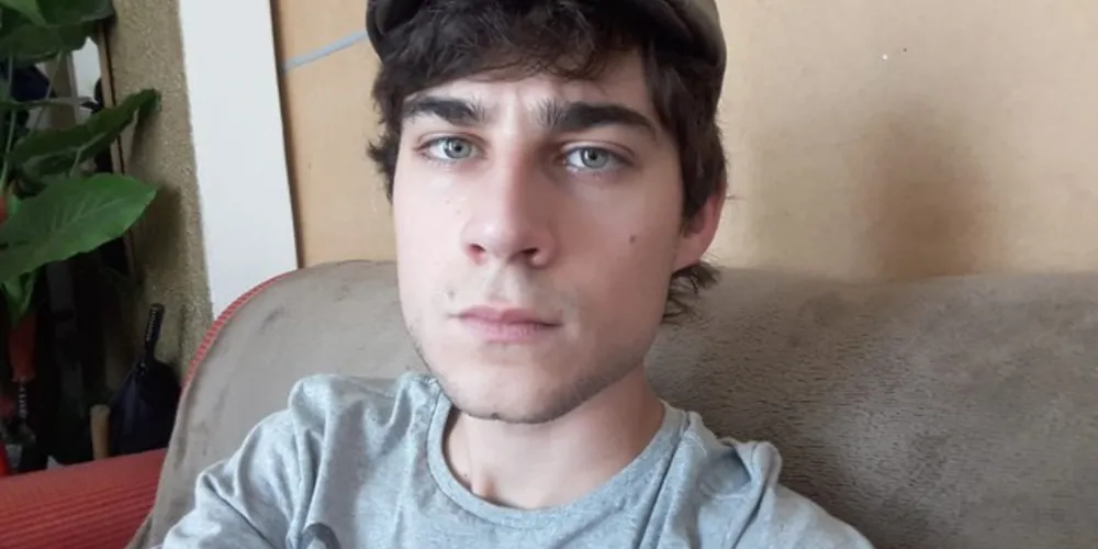 Uma célula engatinhando no mundo jurídico e às vezes taxado de “jovem
com espírito de velho”. Alguém que aspira sempre aprender mais um pouco.