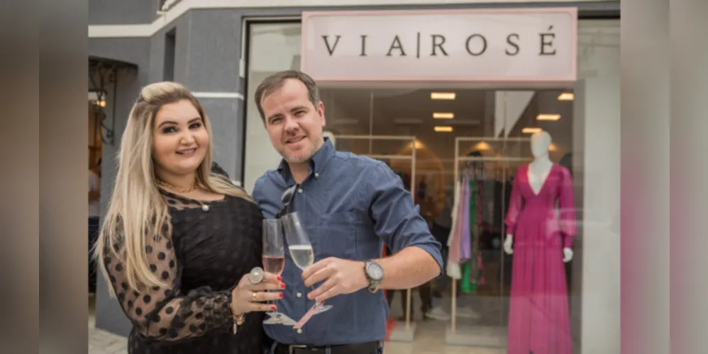 Os empresários Karina Kisxiner e Rafael Gil Nogueira Gimenes