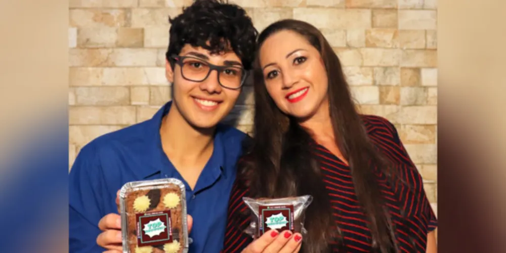 Jovem vende doces para ajudar mãe doente e torna-se empresário