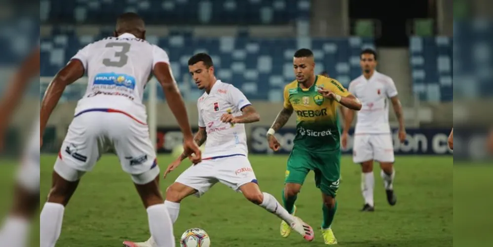 Em jogo eletrizante, Cuiabá e Paraná ficaram no empate