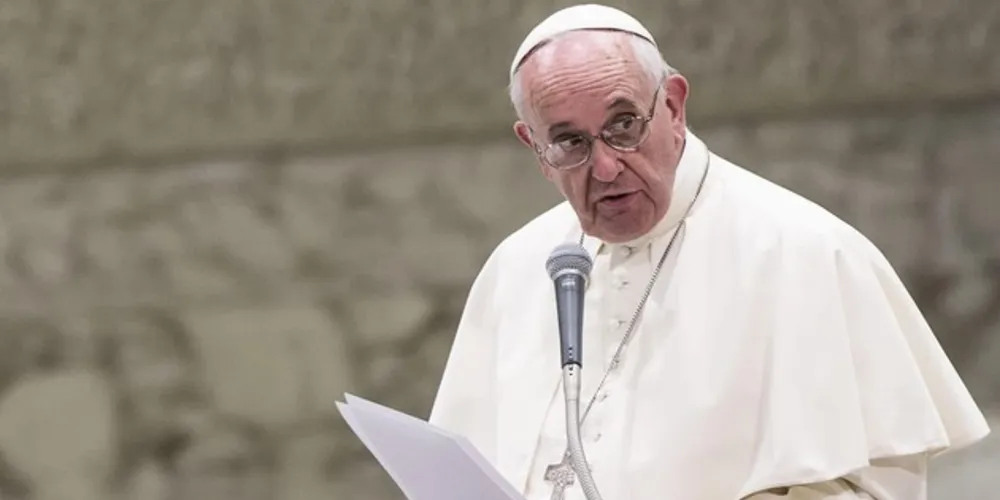 "Os homossexuais têm o direito de ter uma família. Eles são filhos de Deus e têm direito a uma família. Ninguém deveria ser descartado ou se sentir infeliz por isso", diz o papa no documentário Francesco, do diretor indicado ao Oscar Evgeny Afineevsky.