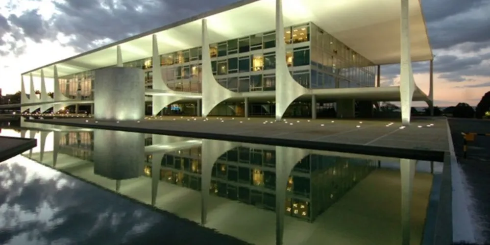 Para o lugar de Marques de Sousa, o presidente nomeou Célio Faria Júnior como novo chefe do gabinete. 