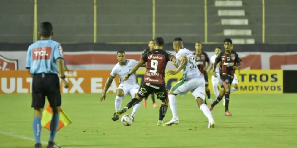 Empate não ajudou nenhuma das equipes, que continuam no meio da tabela