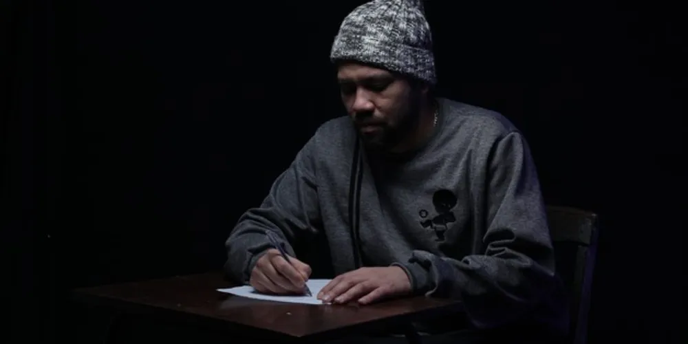 O roteiro do clipe foi feito por Zero Meia e Felipe Hoffman que após algumas reuniões juntaram ideias e referências para iniciar a produção. 