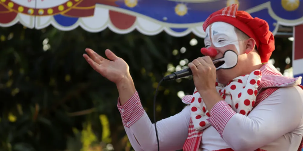 O projeto “Hoje tem circo na praça? Tem sim, senhor!” está circulando diversos bairros da cidade com 15 apresentações para todo o público