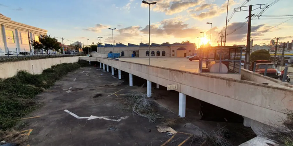  Imóvel começou a receber as primeiras obras para o início da reforma 