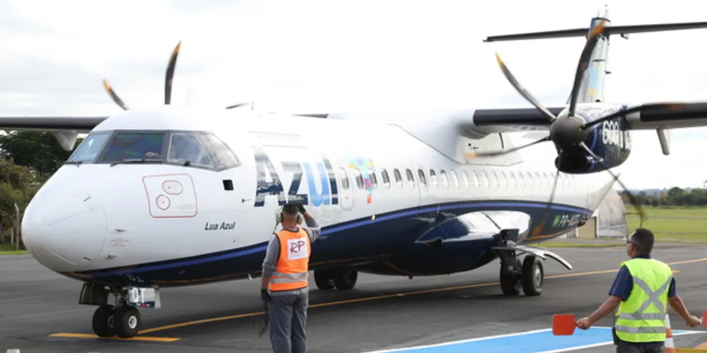 A Azul começou a operar a rota aérea entre Ponta Grossa e Campinas 
em outubro de 2016, sempre operados com o avião ATR-72