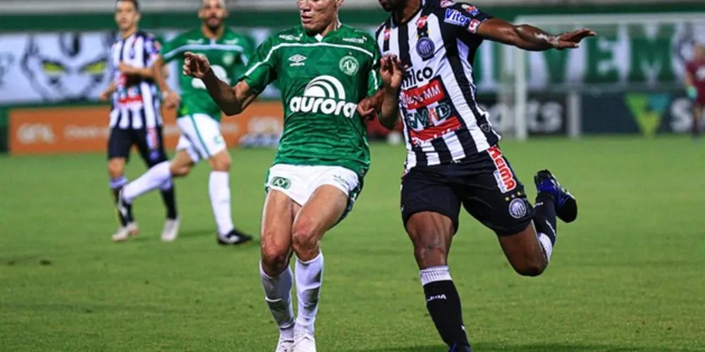 Matheus Costa gostou do empenho do time, apesar da derrota fora de casa para a Chapecoense