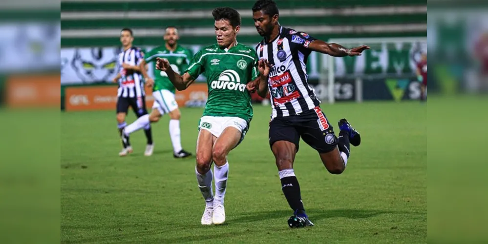 Matheus Costa gostou do empenho do time, apesar da derrota fora de casa para a Chapecoense