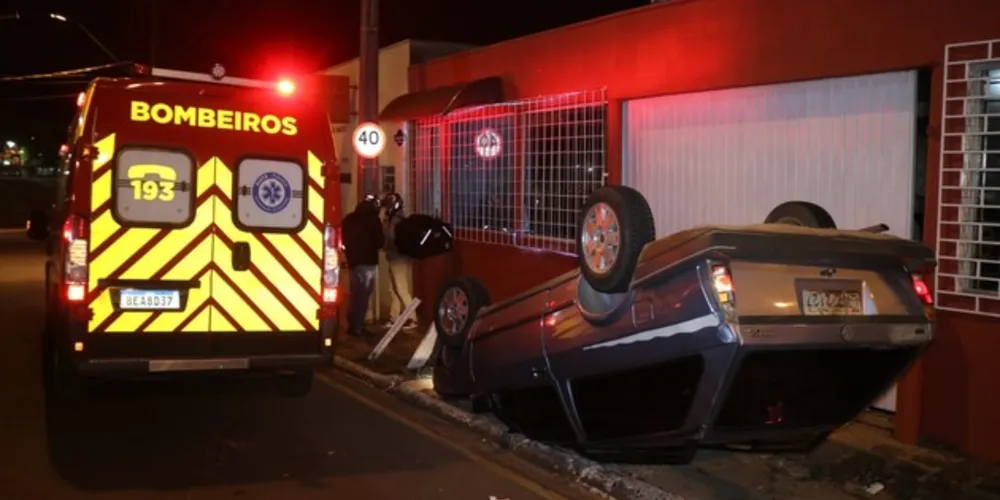 Motorista fugiu do local e abandonou o veículo antes da chegada da polícia
