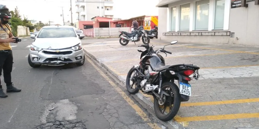 Imagem ilustrativa da imagem Motociclista fica ferido após batida na região do Órfãs