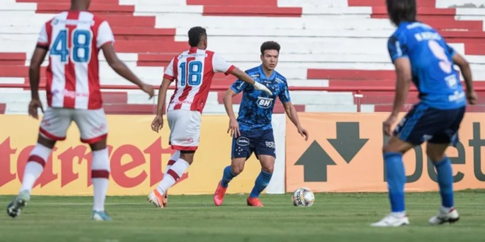 Raposa saiu atrás no placar e sofreu para conseguir o empate no estádio dos Aflitos