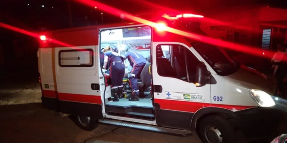 Vítima foi socorrida pelo Samu e levada ao HU-UEPG com lesões graves, com risco à vida