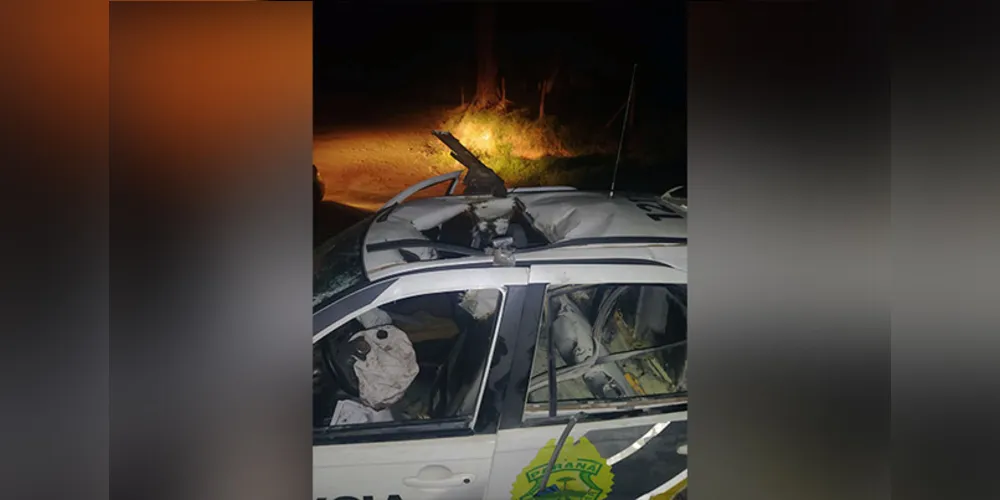Policiais ficaram gravemente feridos e foram transferidos para a Santa Casa de Ponta Grossa