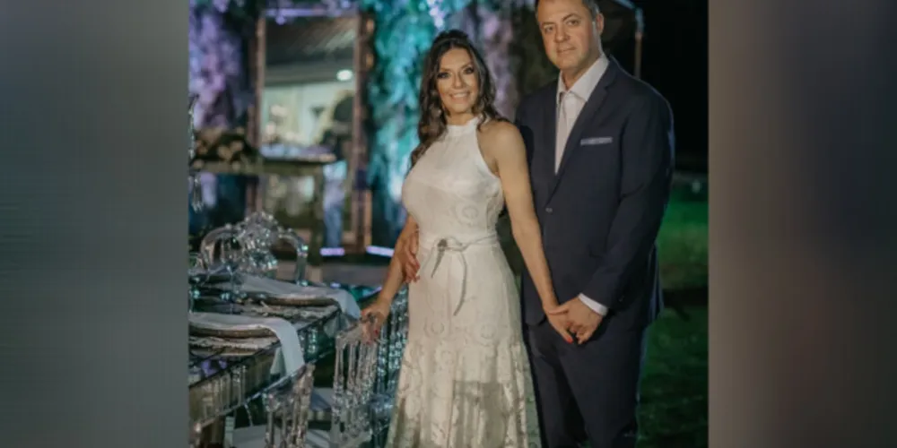 FELICITAÇÕES – Cintia Cury recebeu as felicitações pela passagem de seu aniversário na última segunda-feira (26). No registro Cíntia e seu marido Alessandro Both.  Da coluna RC os votos de alegrias e sucesso