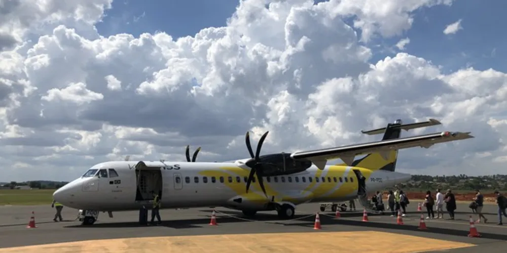 Aeronave do voo inaugural foi batizada em Ponta Grossa e em Foz do Iguaçu