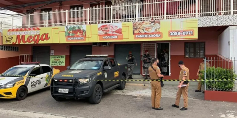 Testemunhas disseram que vítimas fugiam de outros seis homens e principal suspeita é de acerto de contas