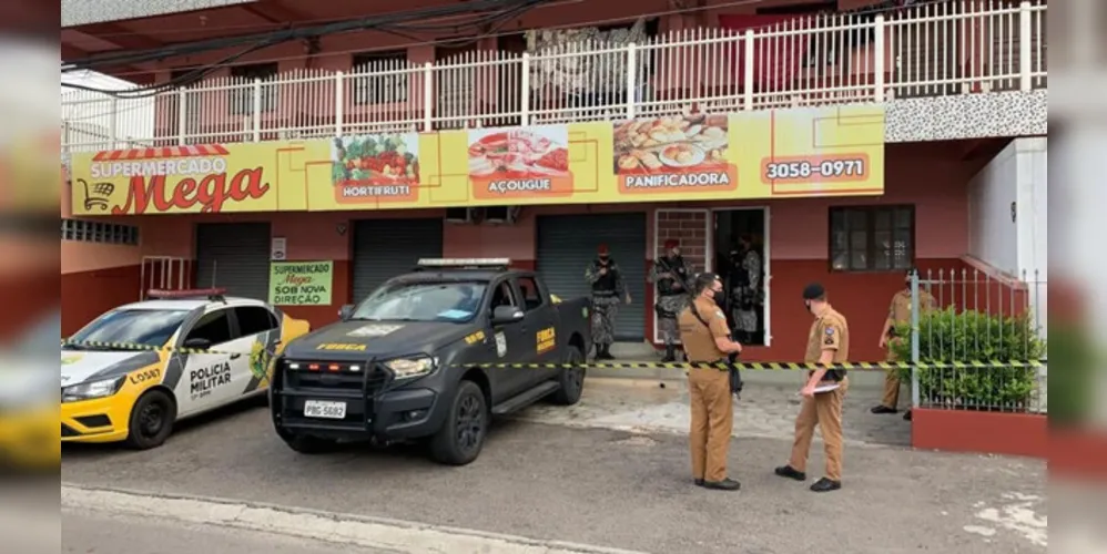 Testemunhas disseram que vítimas fugiam de outros seis homens e principal suspeita é de acerto de contas