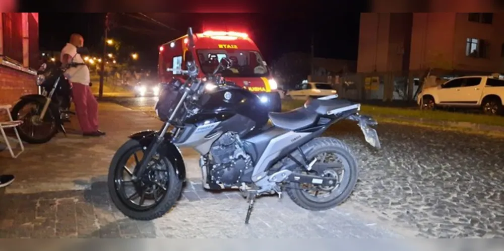 Poste na Avenida Ana Rita chegou a quebrar por causa do acidente