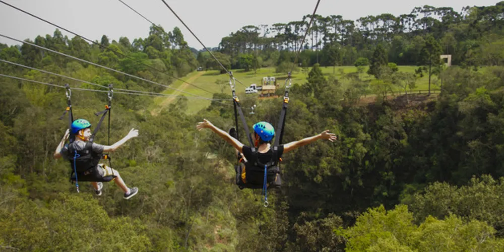 Tirolesa sobre Furna 2 é a nova atração de aventura mais procurada pelos visitantes
