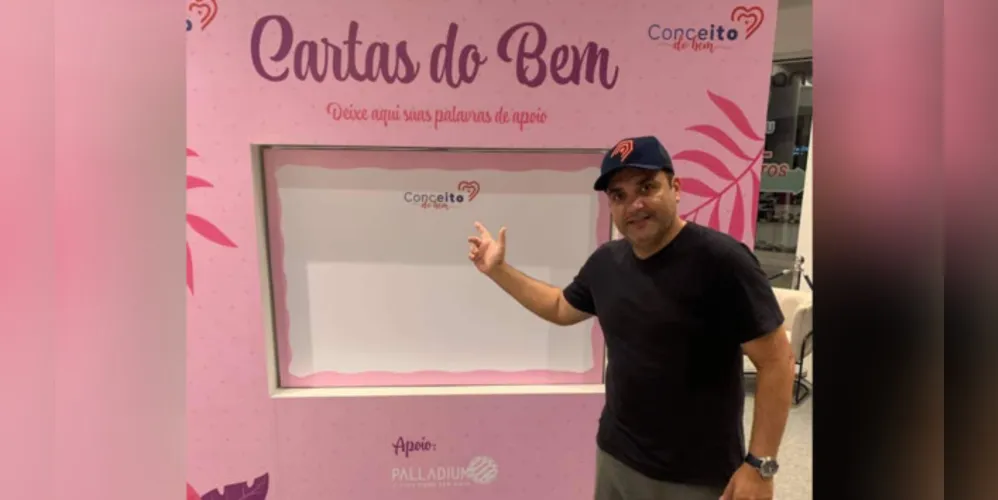 CONCEITO DO BEM - Idealizada e realizada pela Conceito Imóveis, através da Conceito do Bem, seu braço social, e com apoio do Palladium Shopping Center de Ponta Grossa, a campanha Cartas do Bem vem incentivando pessoas a escreverem cartas para as pacientes que estão em tratamento do câncer de mama. A açāo segue até o dia 31 de outubro. Após esta data, as correspondências serão entregues nas instituições que prestam serviços de tratamento do câncer de mama. No registro, o empresário Mauricio Antunes
