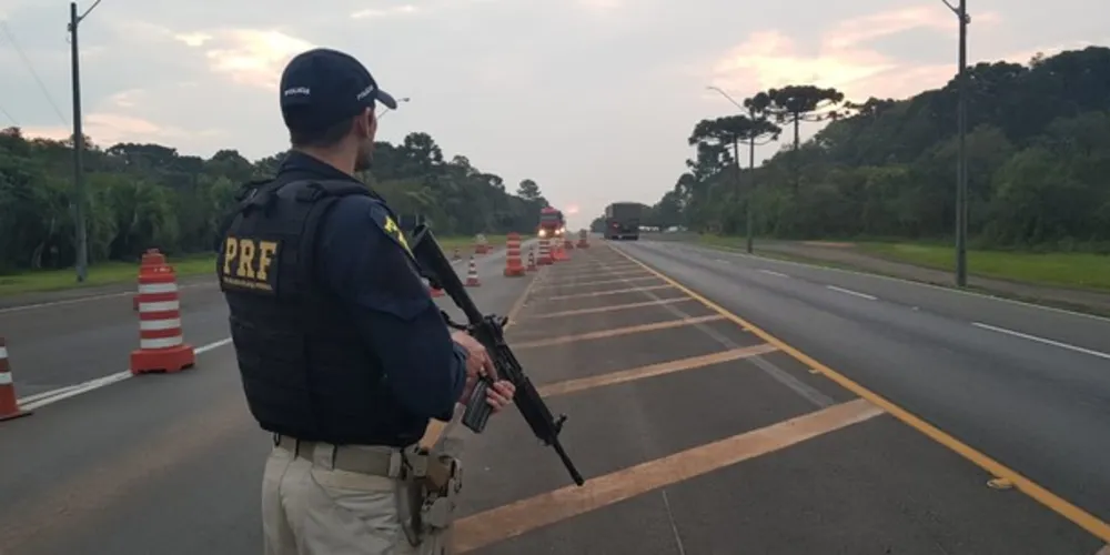 Entre os focos da fiscalização das equipes da PRF estão a embriaguez ao volante, as ultrapassagens proibidas e o controle de velocidade