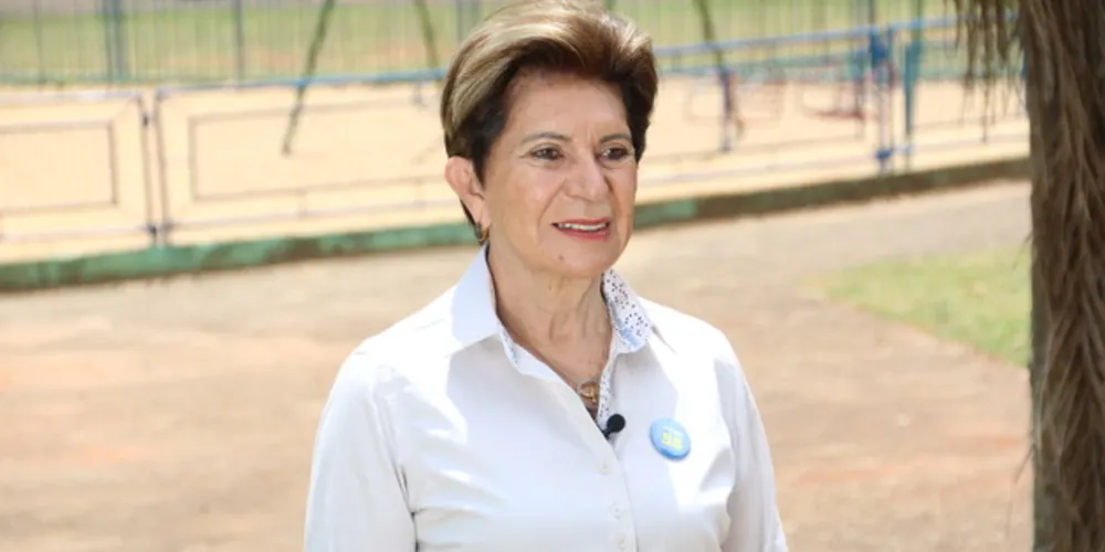 A candidata professora Elizabeth reforça que o reajuste e o pagamento dos servidores em dia é uma obrigação do poder público
