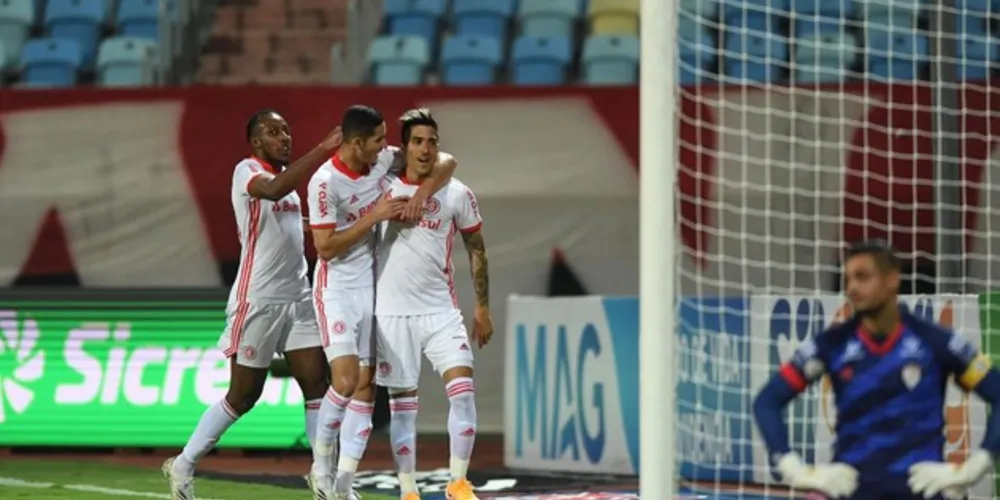 Vitória por 2 a 1 dá a vantagem para o Colorado no jogo de volta