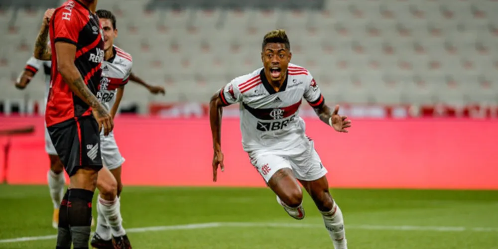 Bruno Henrique marcou o gol da vitória carioca na Arena da Baixada
