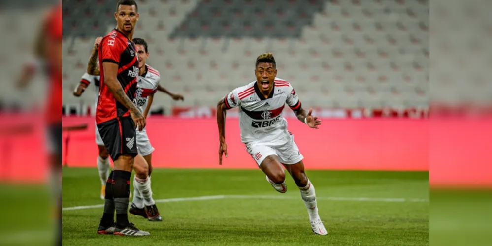 Bruno Henrique marcou o gol da vitória carioca na Arena da Baixada