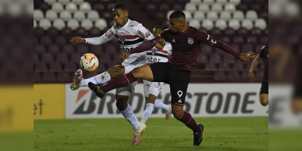 São Paulo saiu na frente na estreia da Sul-Americana, mas sofreu a virada do Lanús