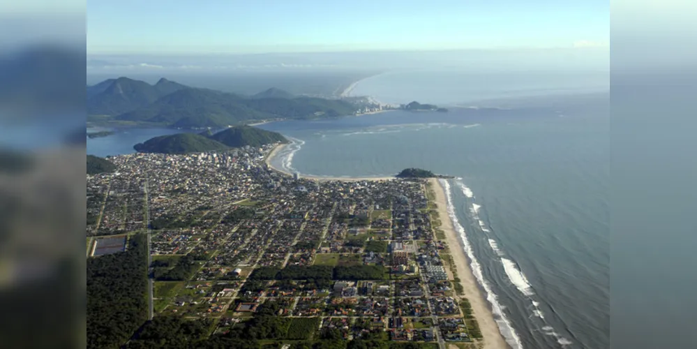 A construção da ponte vai facilitar o deslocamento entre as cidades de Matinhos e Guaratuba, que é feito pelo ferry-boat há décadas. 