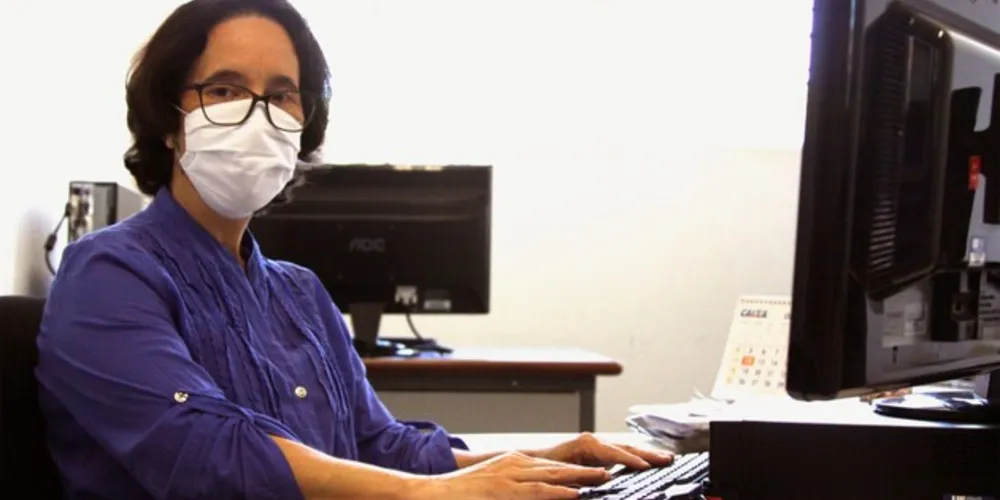 Natural de Jaguariaíva, Ilza é filha única. Os pais, semianalfabetos, eram pequenos agricultores. Ela trabalhava na lavoura e ajudava no cuidado dos animais.