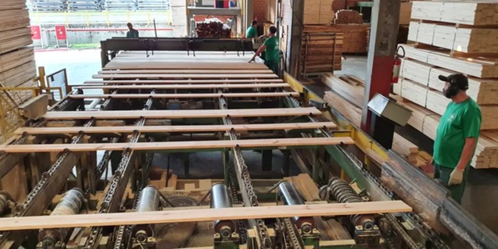 Setor da indústria foi o segundo que mais se destacou na geração de emprego em Ponta Grossa